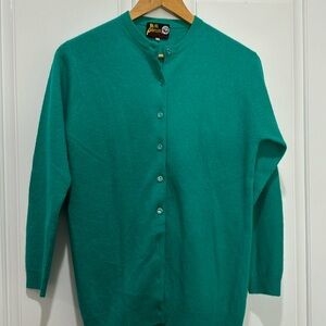 100% lambs will panda cardigan in a teal color and excellent